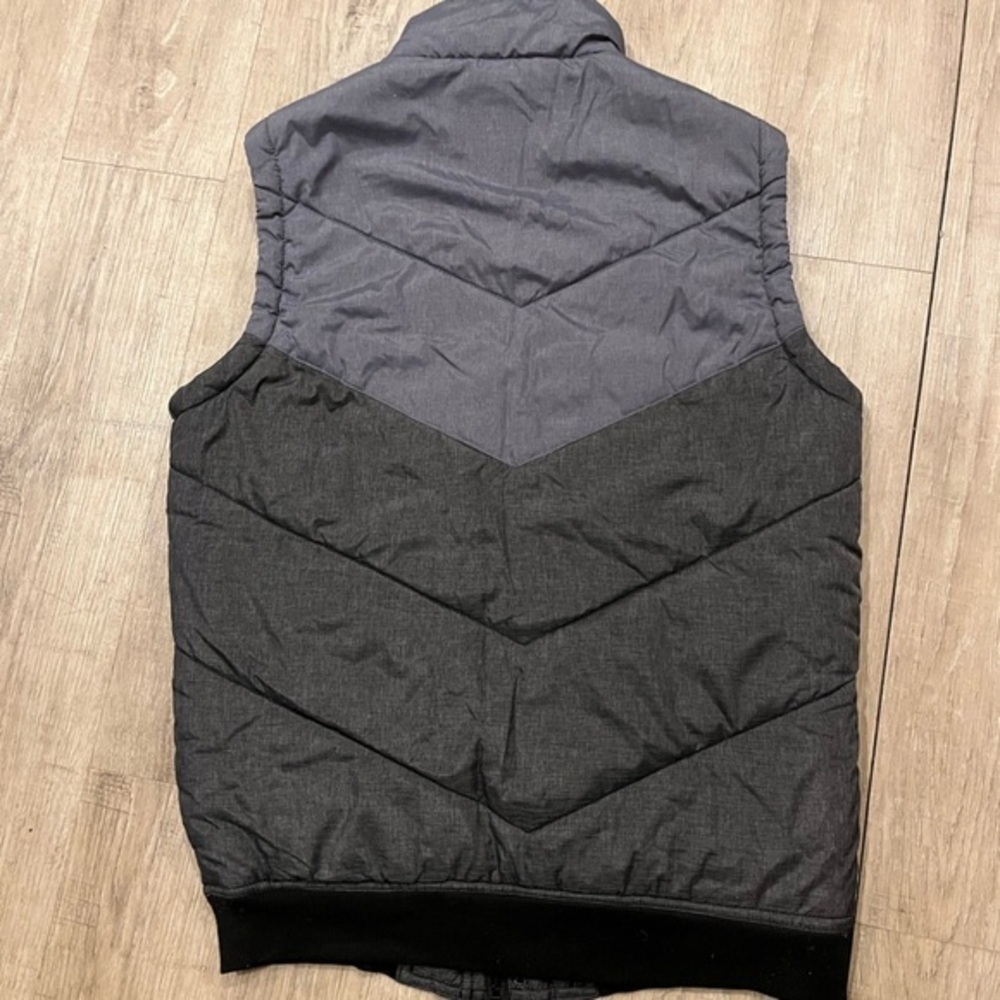 Valor Collective Gray Retro Puffer Vest Medium - Picture 10 of 10